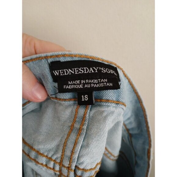 Wednesdays Girl Womens 18 Light Wash Denim Mini Skirt Raw Hem Casual 90s Grunge - Picture 4 of 5